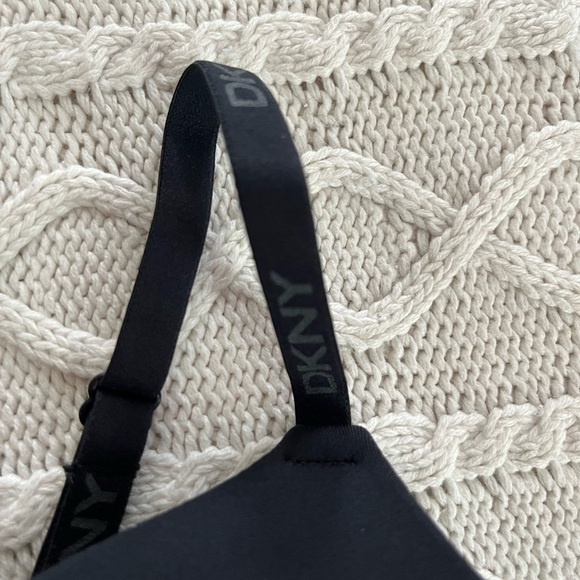 New! DKNY Women's Black Bra size 36C adjustable with some padding - Picture 9 of 10